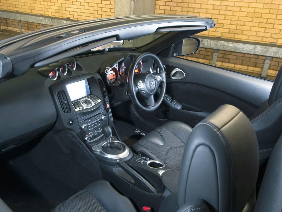  Nissan 370Z Roadster 2010 года  (UK) (фото 2 из 7)